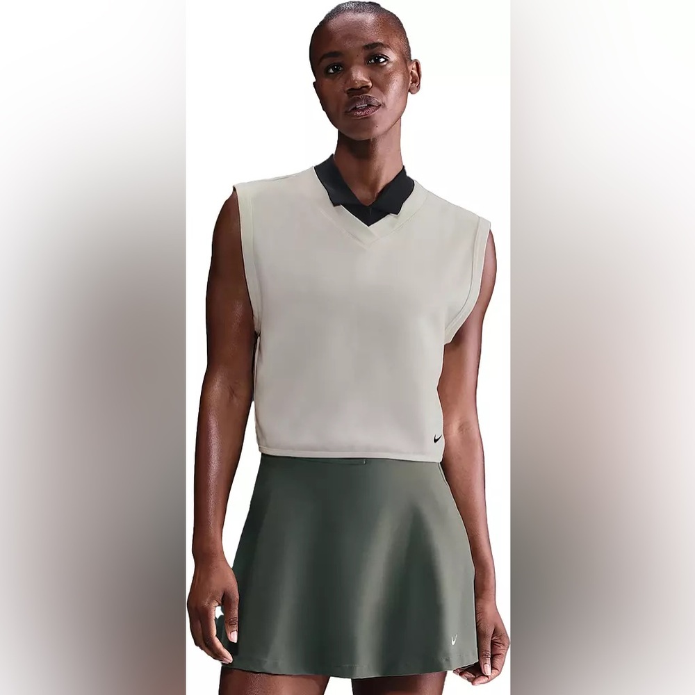 Nike Women's‎ V-Neck Golf Vest medium